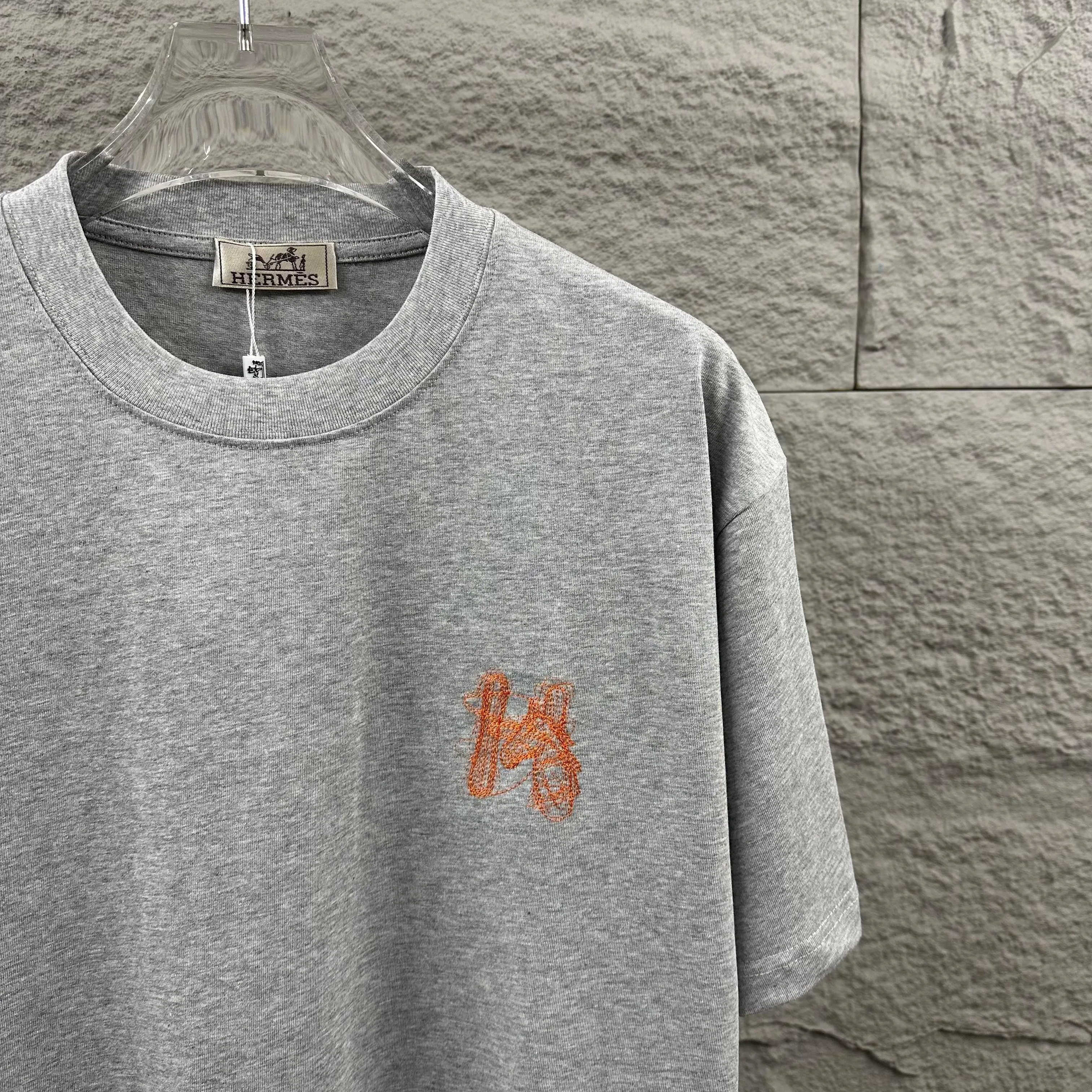 Herme* * 2026 New Arrival Classic T Same Style ：Black White Gray Size： S （90-130 ） M （120-150 ） L （140-165 ） XL （160-180 ） XXL （180-210 ）